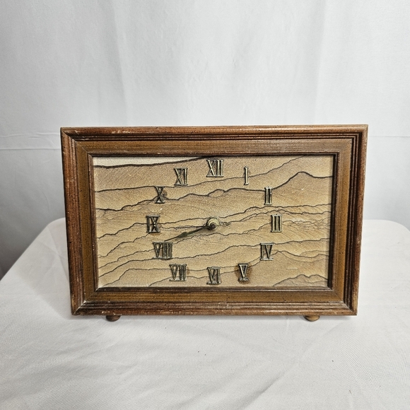 Vintage Desert Sandscapes Desk Stand Battery Operated Beautiful  Works - Picture 1 of 8